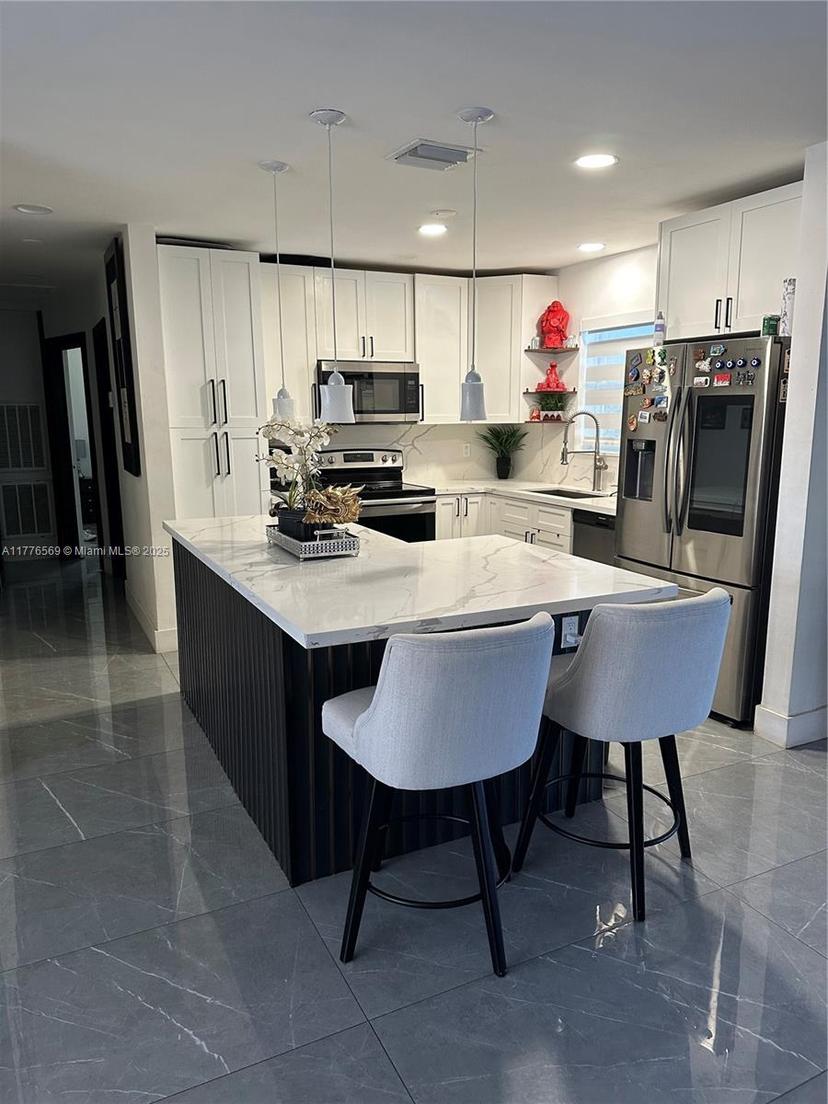 Picture of 200 SW 69 Terrace, Pembroke Pines FL 33023