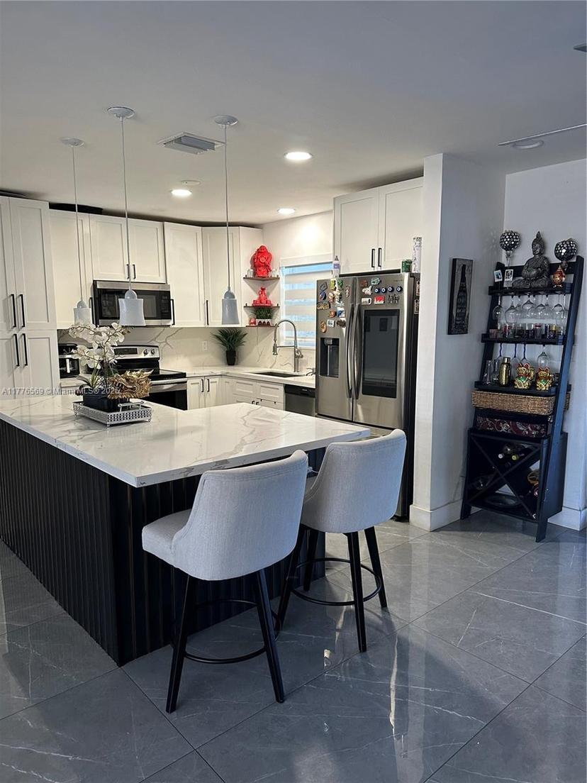 Picture of 200 SW 69 Terrace, Pembroke Pines FL 33023