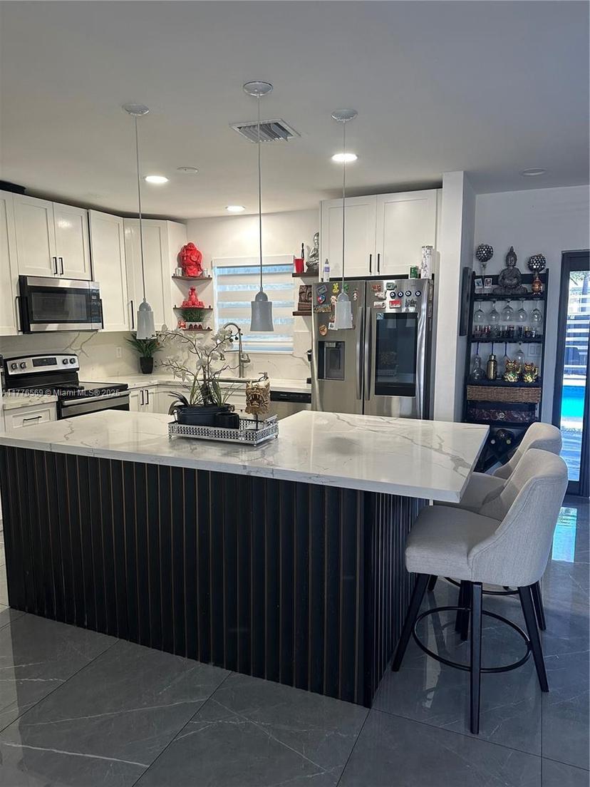 Picture of 200 SW 69 Terrace, Pembroke Pines FL 33023