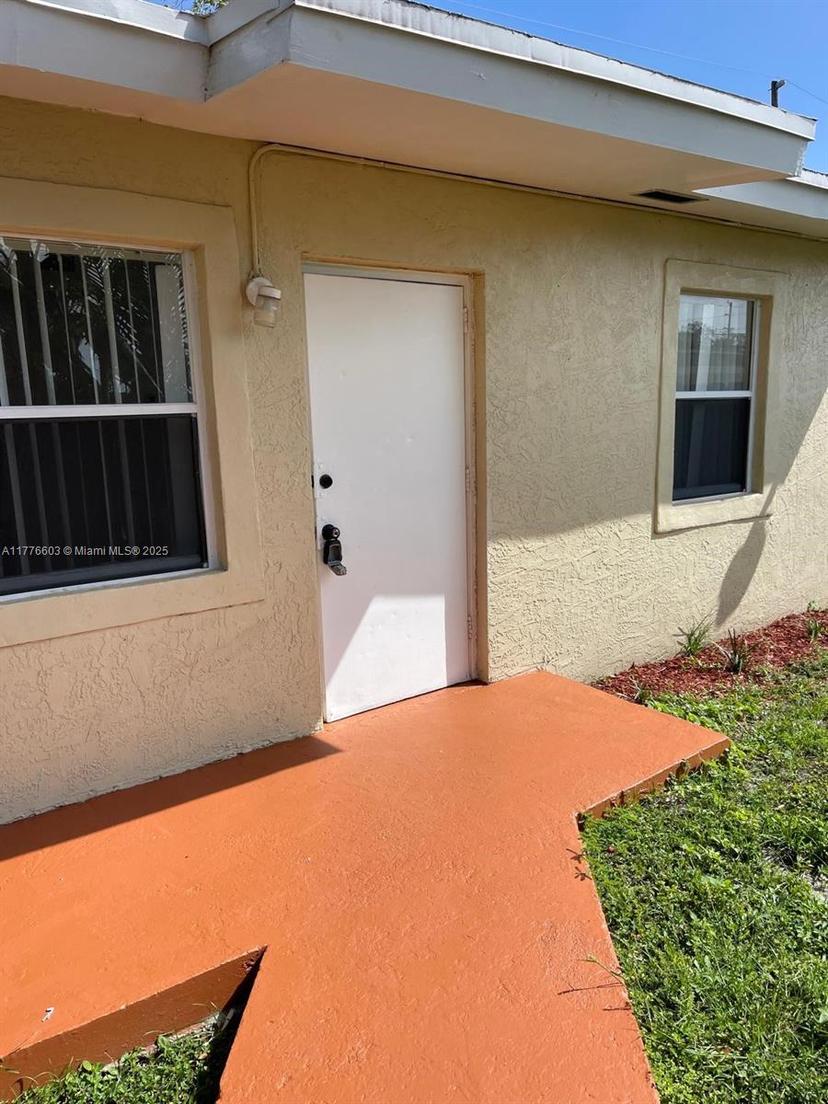 Picture of 2431 S Plunkett St, Hollywood FL 33020