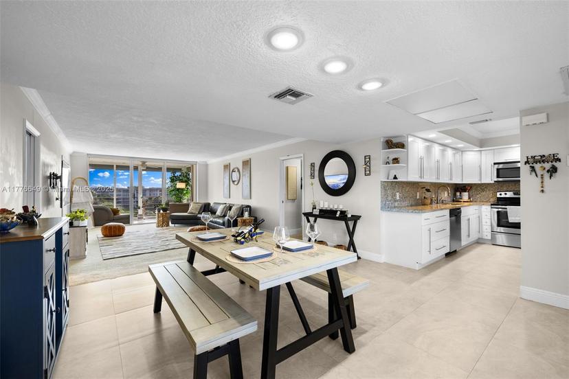 Picture of 3850 E Oaks Clubhouse Dr # 504, Pompano Beach FL 33069