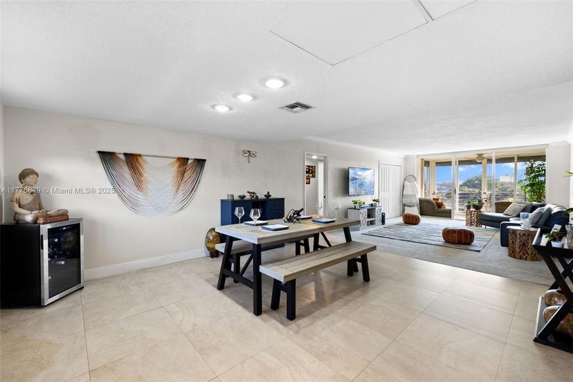 Picture of 3850 E Oaks Clubhouse Dr # 504, Pompano Beach FL 33069
