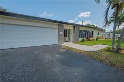Picture of 1901 NE 186Th Dr, North Miami Beach, FL 33179
