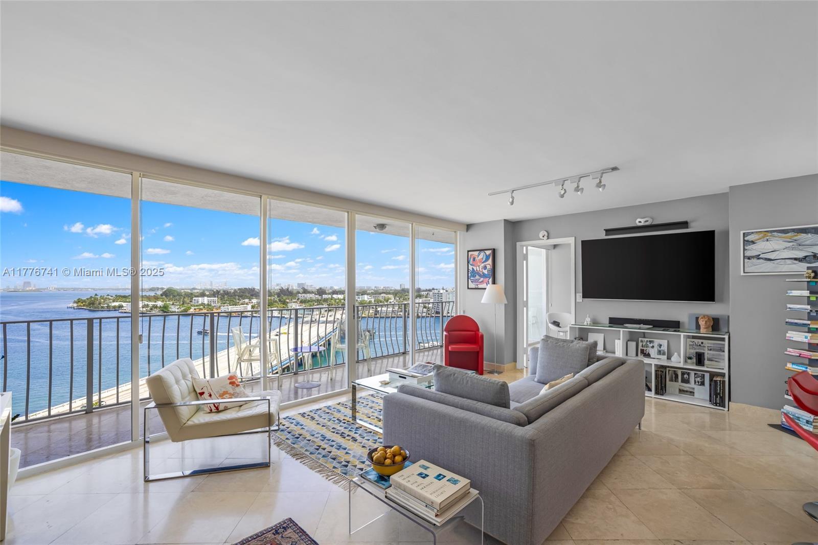 Picture of 7601 E Treasure Dr # 1214, North Bay Village, FL 33141