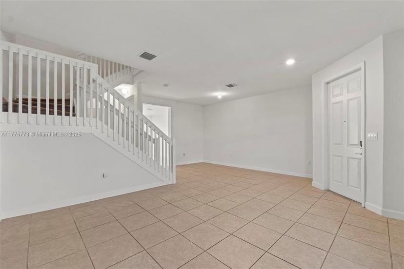 Picture of 10861 W 32Nd Ln # 10861, Hialeah FL 33018