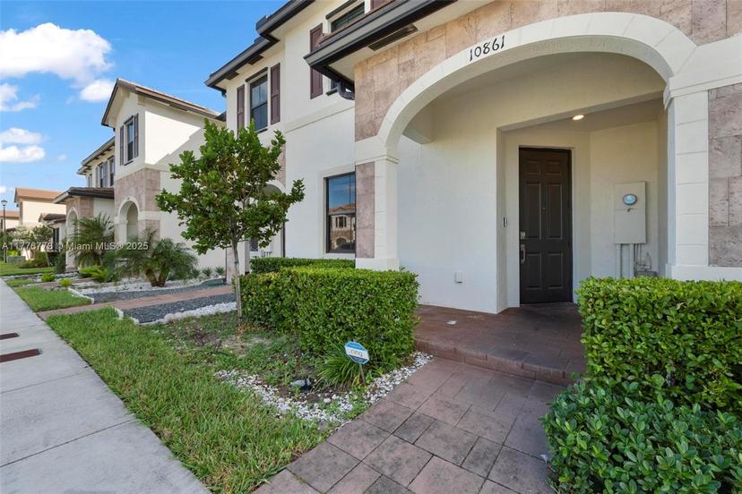 Picture of 10861 W 32Nd Ln # 10861, Hialeah FL 33018