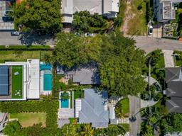 Picture of 8800 N Bayshore Dr, Miami, FL 33138