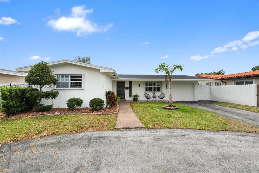 Picture of 8820 NW 11Th Ct, Pembroke Pines FL 33024