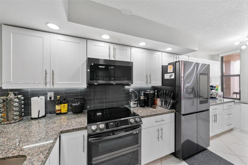 Picture of 6800 Cypress Rd # 513, Plantation FL 33317