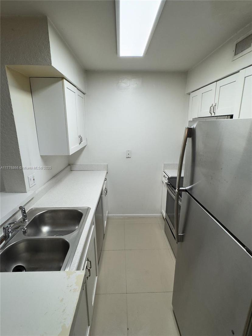 Picture of 2871 N Oakland Forest Dr # 111, Oakland Park FL 33309