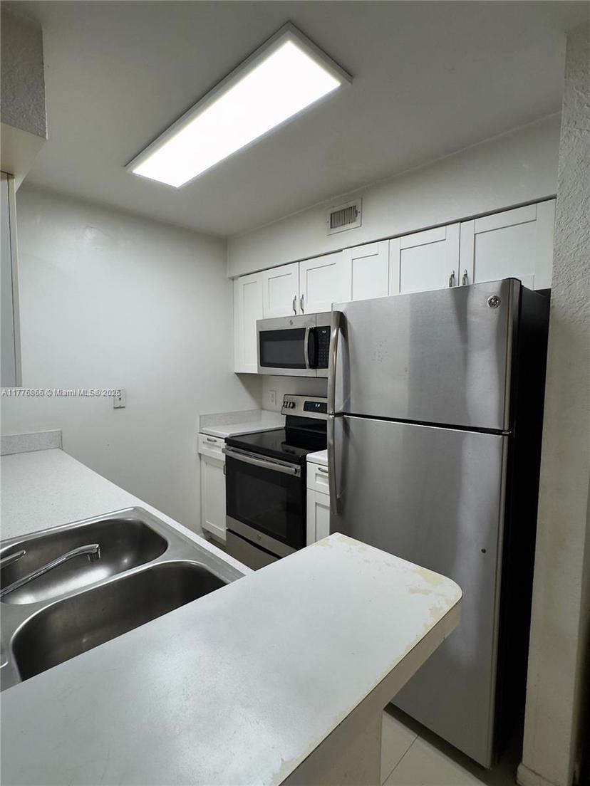 Picture of 2871 N Oakland Forest Dr # 111, Oakland Park FL 33309
