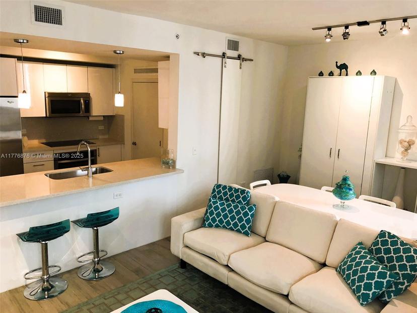 Picture of 999 SW 1St Ave # 2215, Miami FL 33130