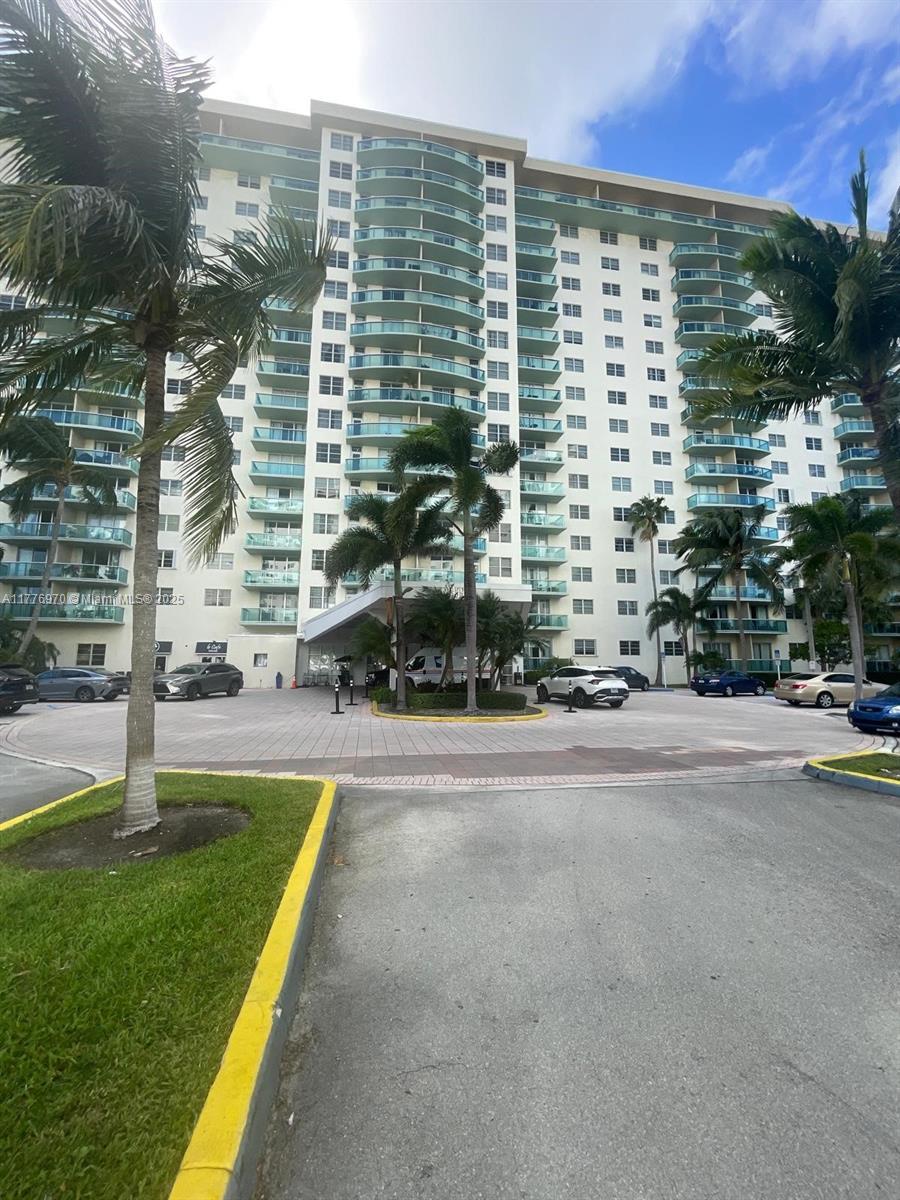 Picture of 19390 Collins Ave # 123, Sunny Isles Beach, FL 33160