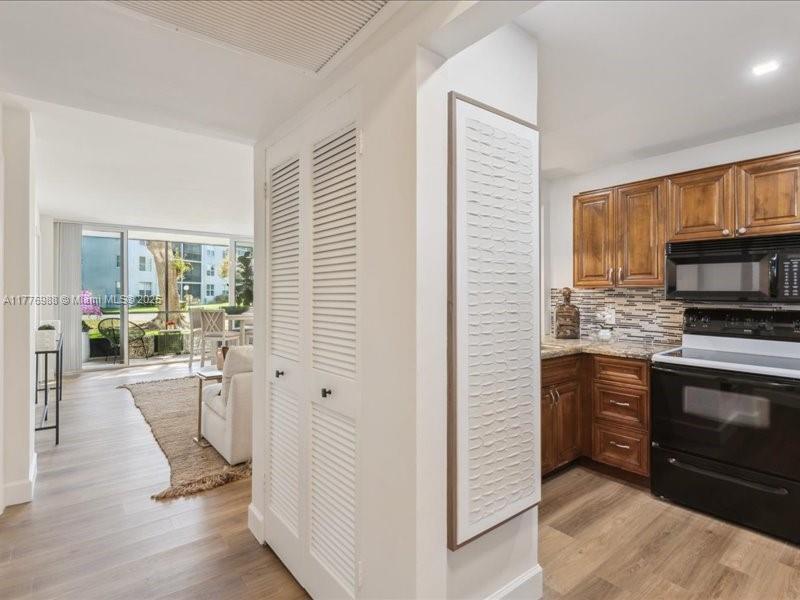 Picture of 103 Royal Park Dr # 1G, Oakland Park FL 33309