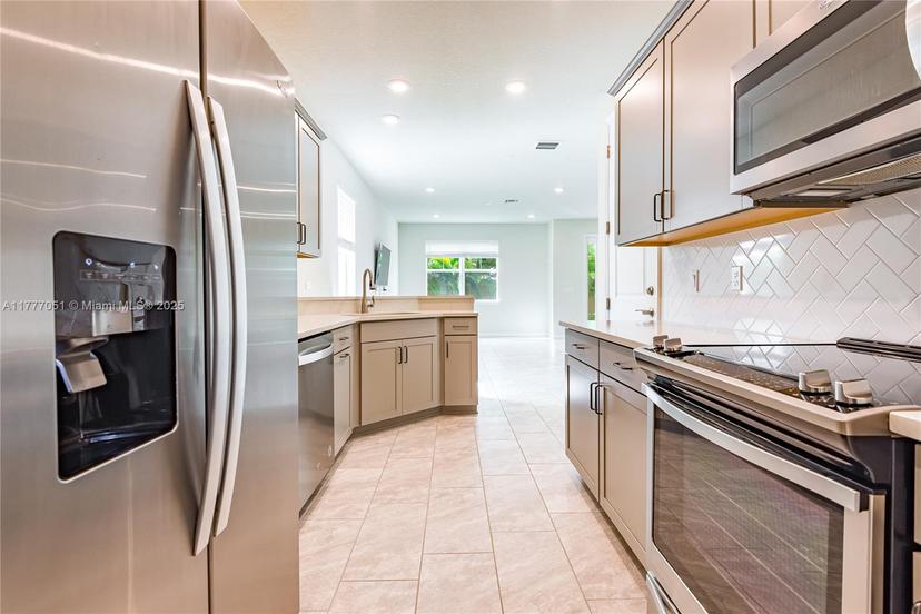 Picture of 4144 Greenway Dr, Hollywood FL 33021