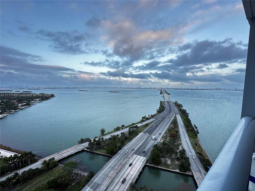 Picture of 601 NE 36Th St # 2810, Miami FL 33137