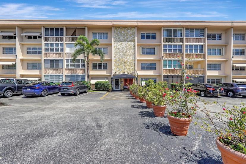 Picture of 410 SE 2Nd St # 118, Hallandale Beach FL 33009