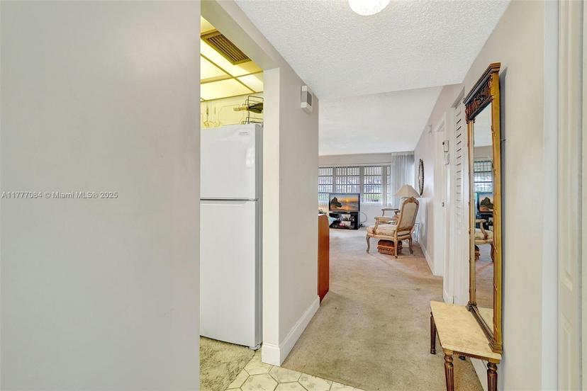 Picture of 410 SE 2Nd St # 118, Hallandale Beach FL 33009