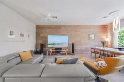 Picture of 566 NE 191St Ter, Miami, FL 33179