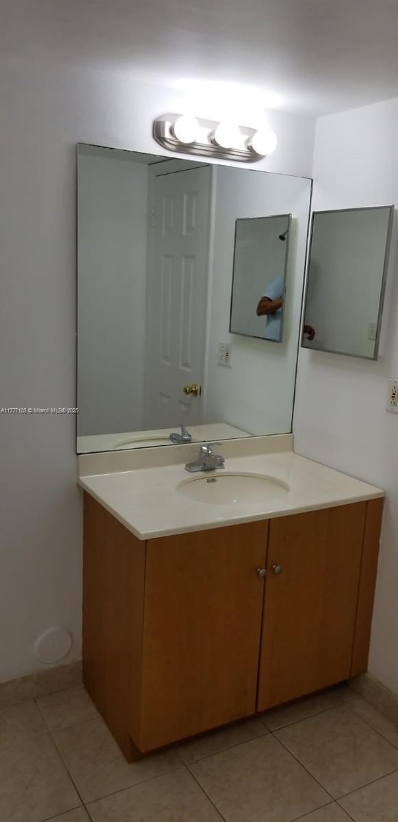 Picture of 2850 N Oakland Forest Dr # 103, Oakland Park FL 33309