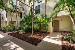 Picture of 20350 W Country Club Dr # 4, Aventura, FL 33180