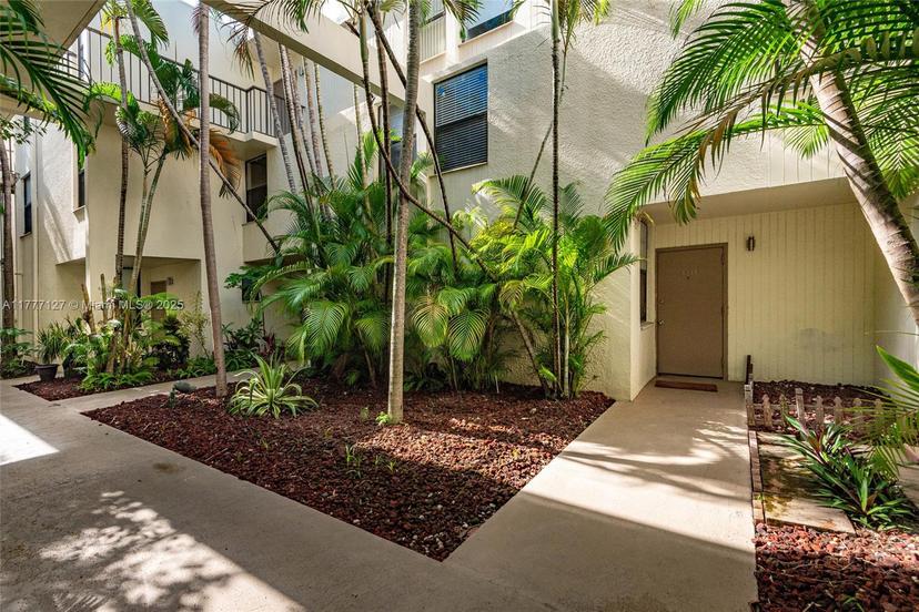 Picture of 20350 W Country Club Dr # 4, Aventura, FL 33180