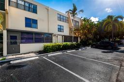 Picture of 20350 W Country Club Dr # 4, Aventura, FL 33180