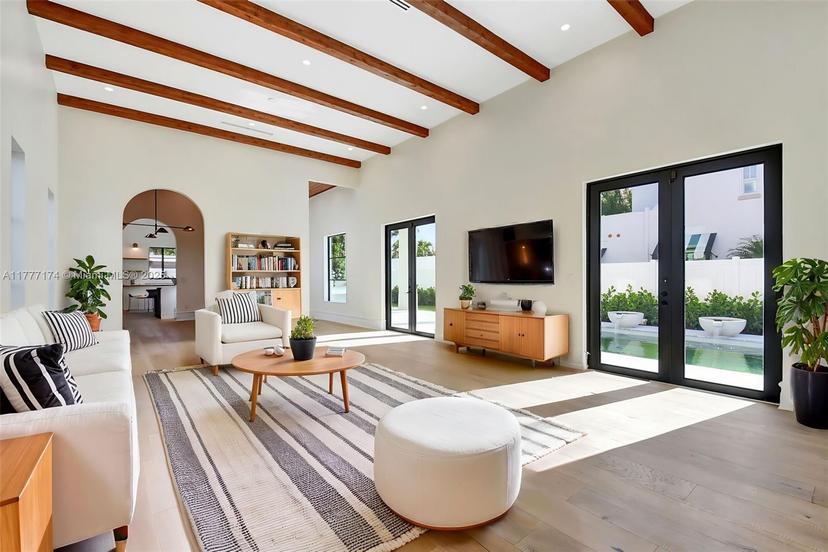 Picture of 371 E Lakewood Rd, West Palm Beach FL 33405