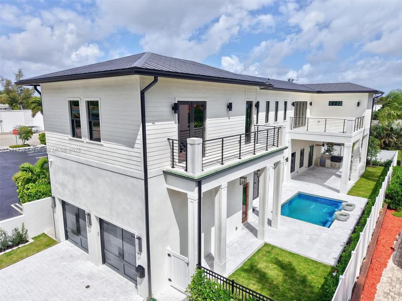 Picture of 371 E Lakewood Rd, West Palm Beach FL 33405