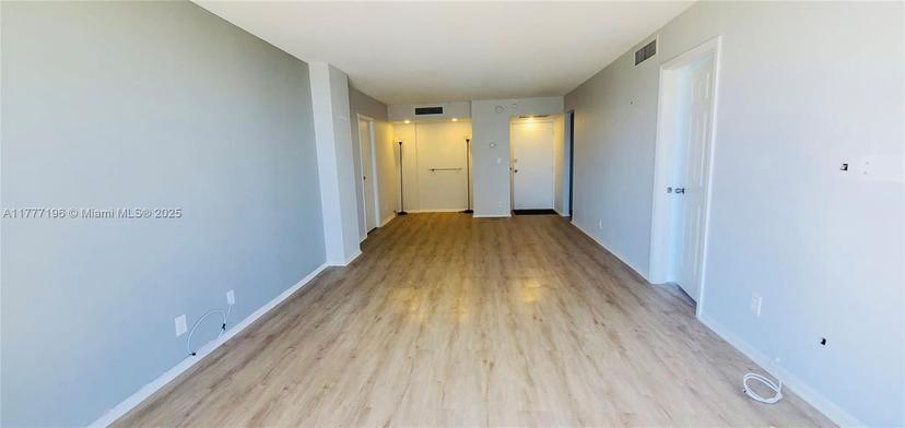 Picture of 3301 N Country Club Dr # 612, Aventura FL 33180