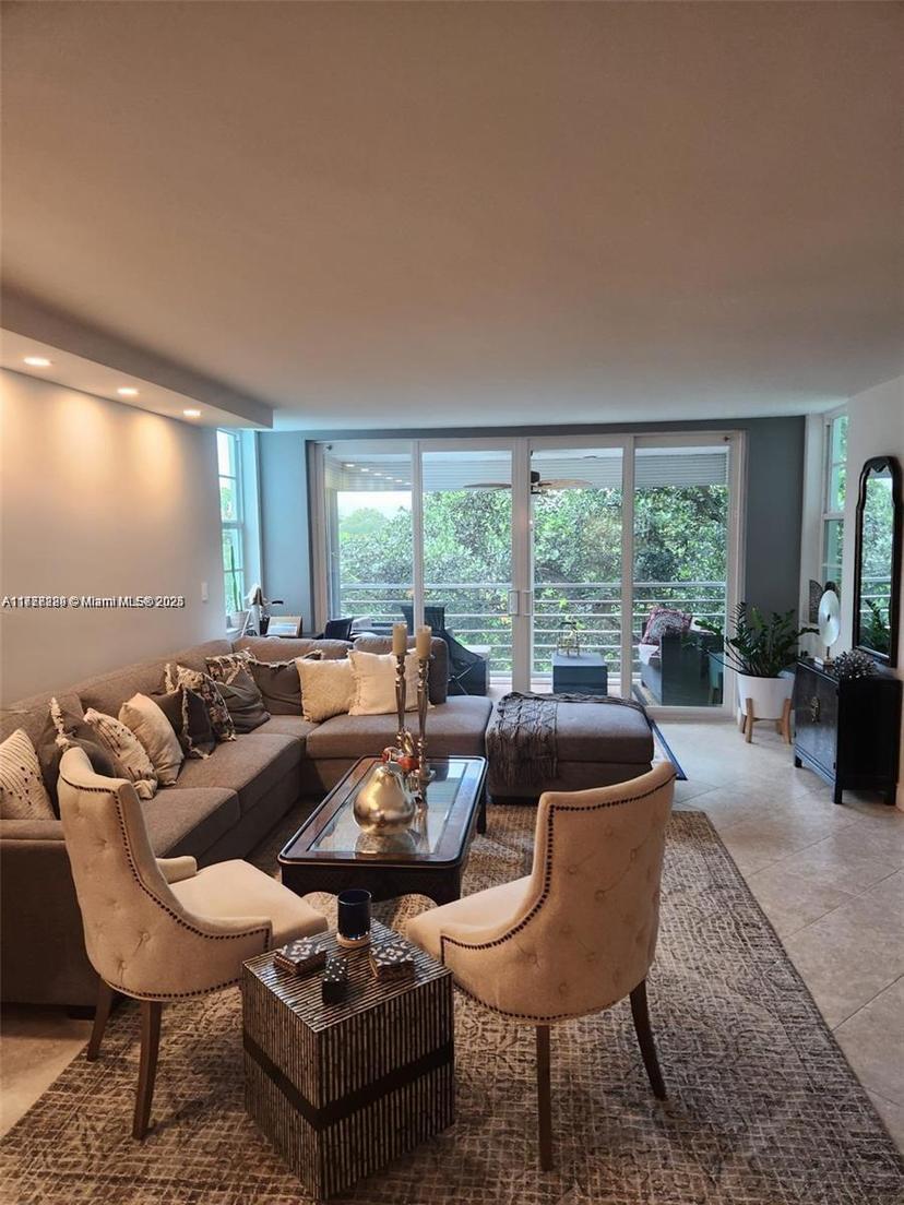 Picture of 806 Cypress Grove Ln # 403, Pompano Beach FL 33069