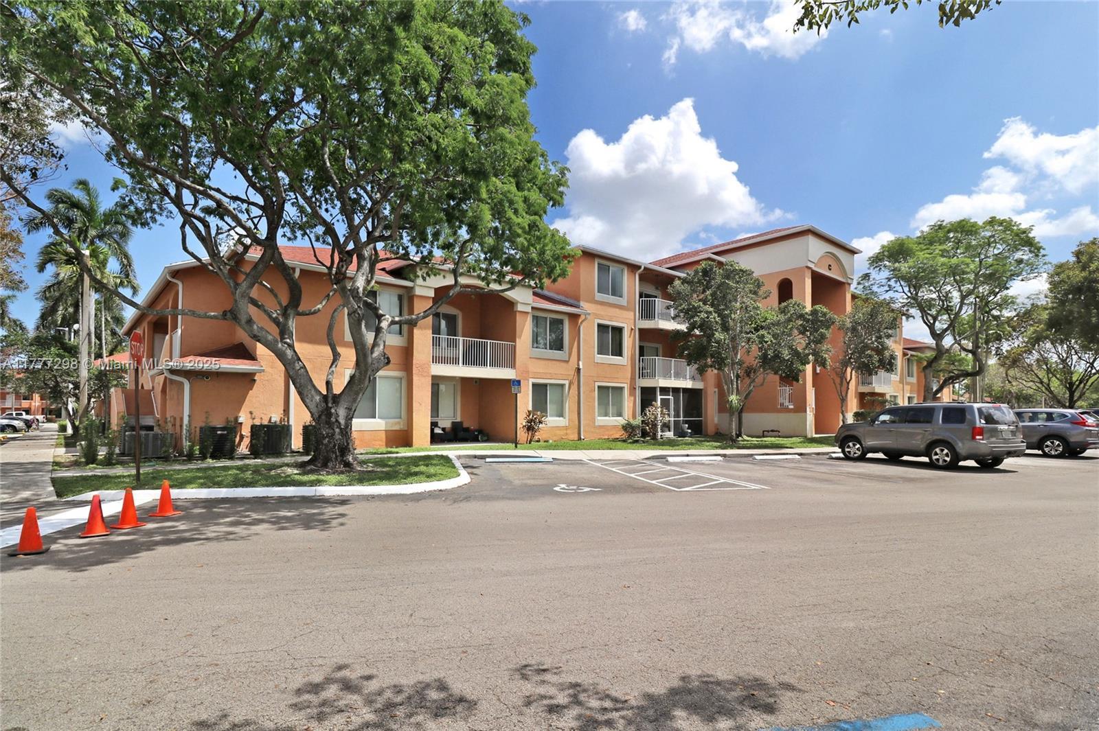 Picture of 6952 SW 39Th St # C302, Davie, FL 33314
