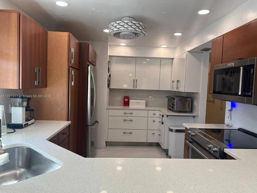 Picture of 7210 Fairfax Dr # 106, Tamarac FL 33321