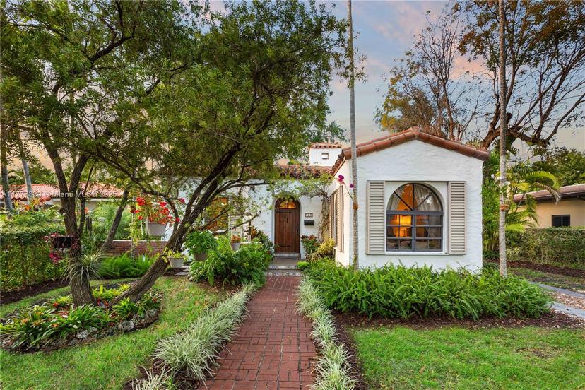 Picture of 425 Cadagua Ave, Coral Gables FL 33146