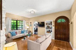 Picture of 425 Cadagua Ave, Coral Gables, FL 33146