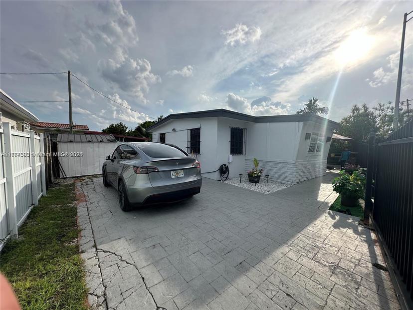 Picture of 6060 NW 7Th St, Miami FL 33126