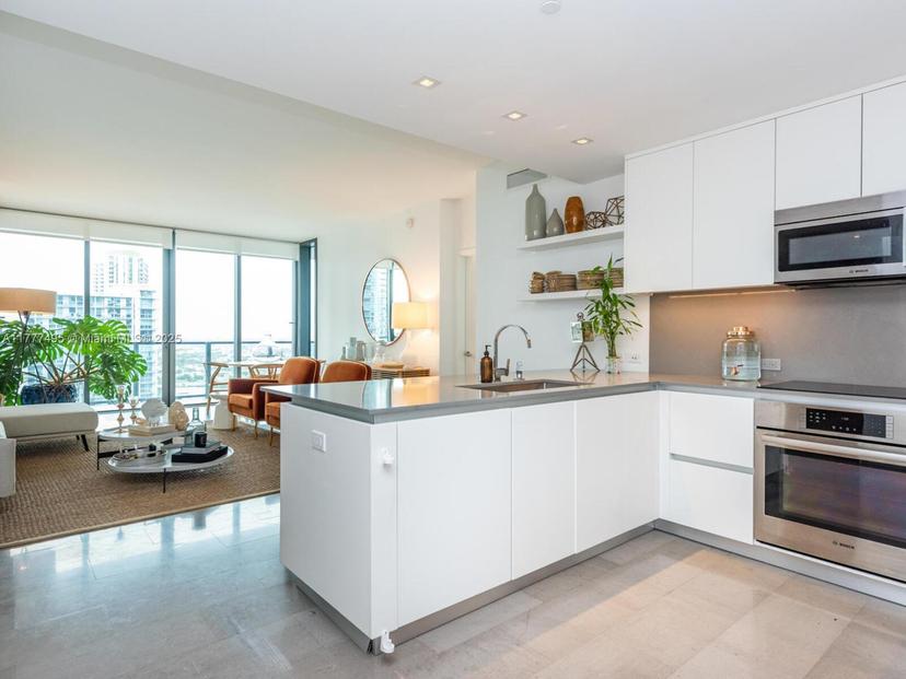 Picture of 68 SE 6Th St # 2304, Miami FL 33131