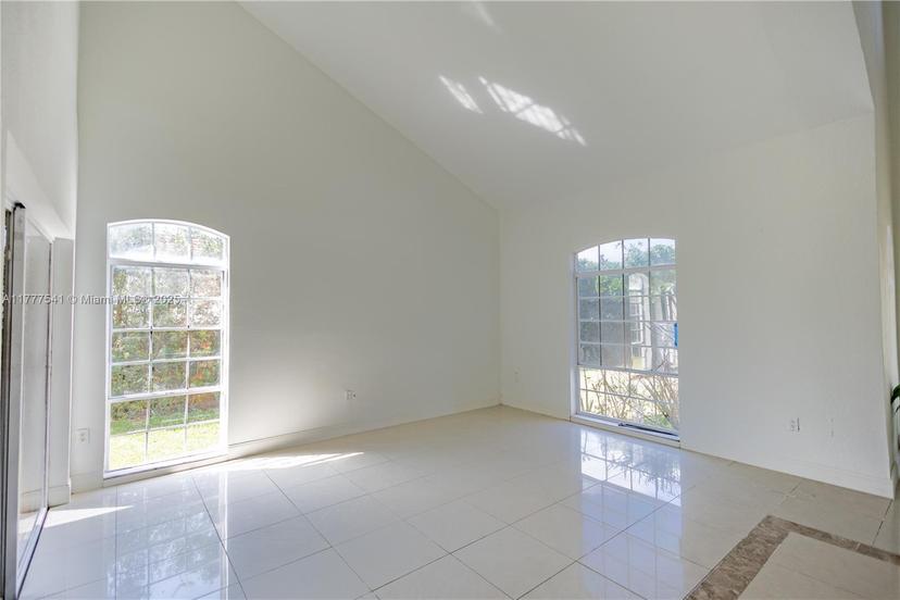 Picture of 20101 NW 81St Ct, Hialeah FL 33015
