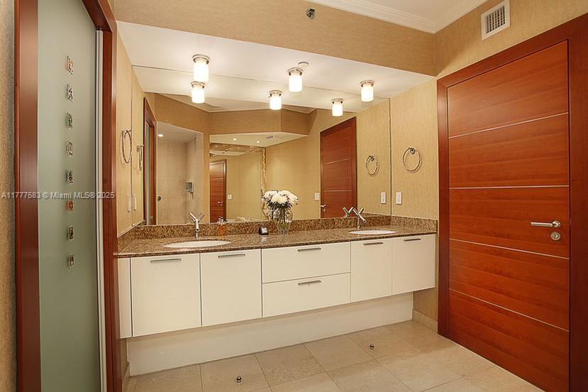 Picture of 400 Alton Rd # 811, Miami Beach FL 33139