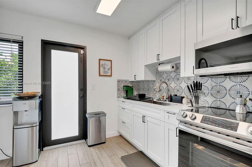 Picture of 595 NW 101St St, Miami FL 33150