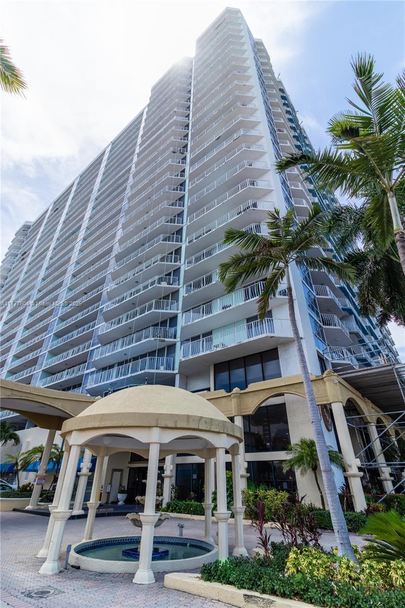 Picture of 7601 E Treasure Dr # 923, North Bay Village FL 33141