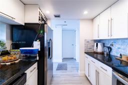 Picture of 7601 E Treasure Dr # 923, North Bay Village, FL 33141