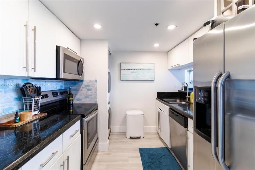 Picture of 7601 E Treasure Dr # 923, North Bay Village FL 33141