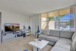 Picture of 9121 Sunrise Lakes Blvd # 101, Sunrise, FL 33322