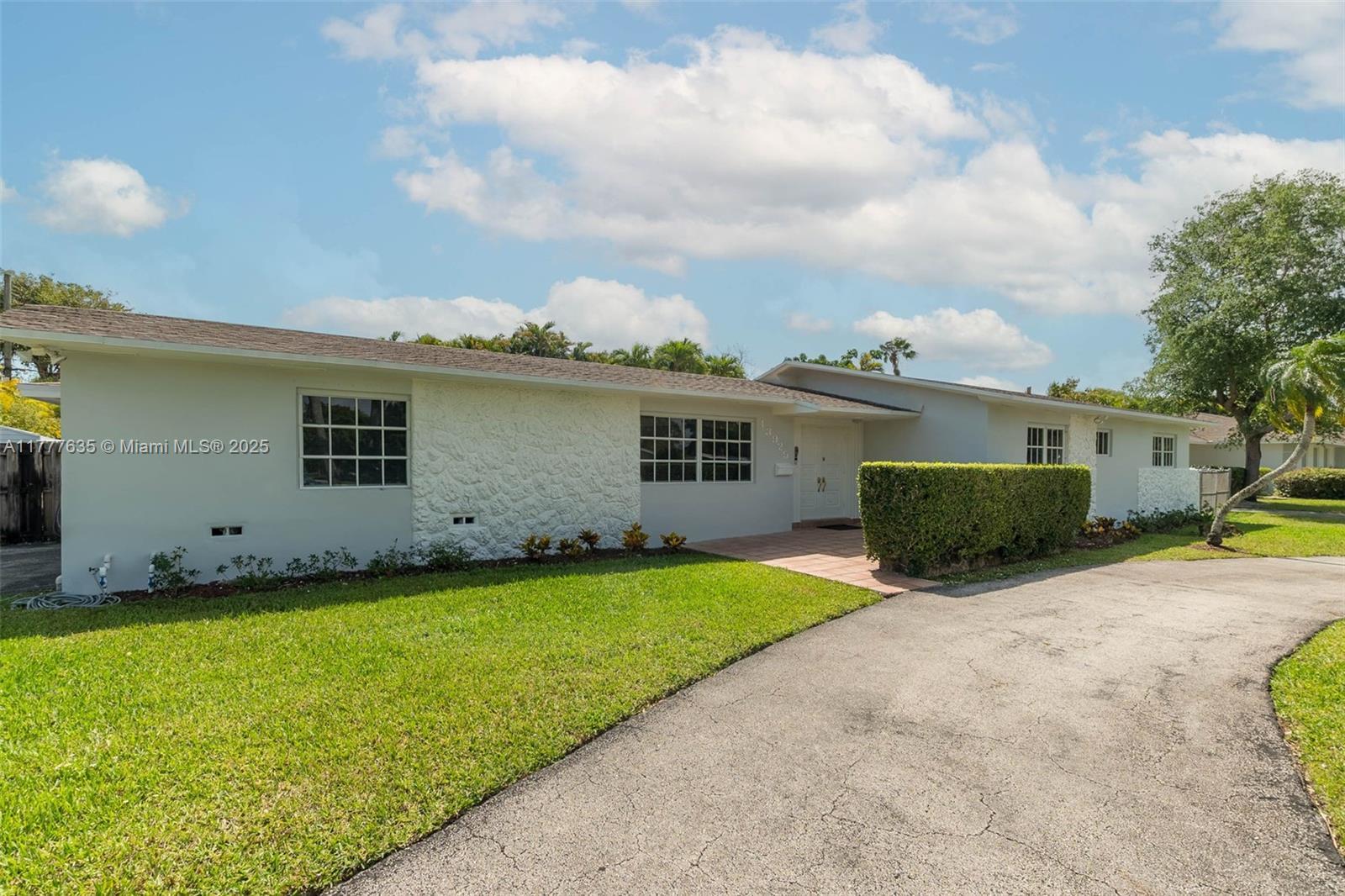 Picture of 13925 SW 74Th Ave, Palmetto Bay, FL 33158