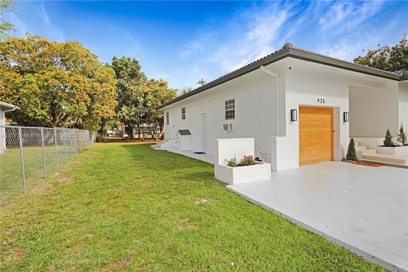 Picture of 935 NE 136Th St, North Miami FL 33161