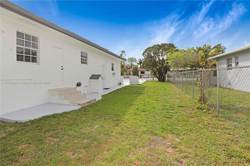 Picture of 935 NE 136Th St, North Miami FL 33161