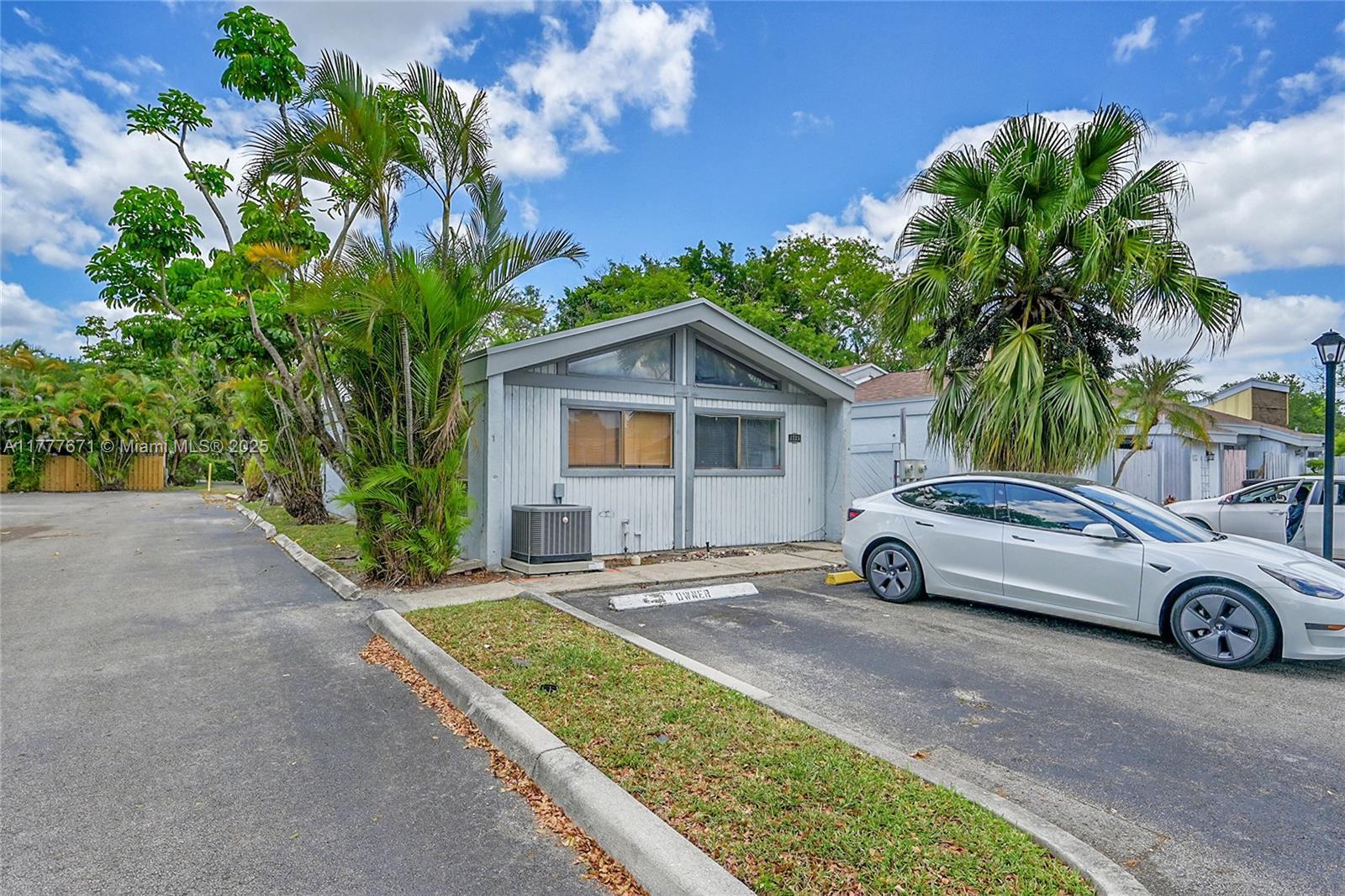 Picture of 1725 NW 73Rd Ave # 38, Plantation, FL 33313