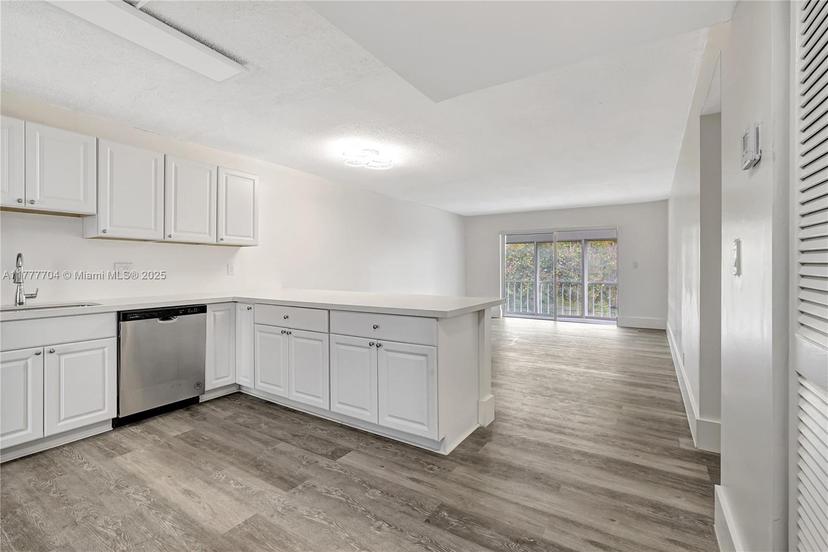Picture of 4800 Hillcrest Ln # 207, Hollywood FL 33021