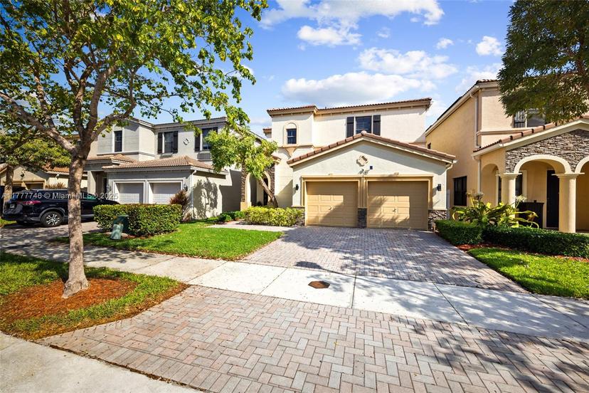 Picture of 697 NE 193Rd Ter, Miami FL 33179